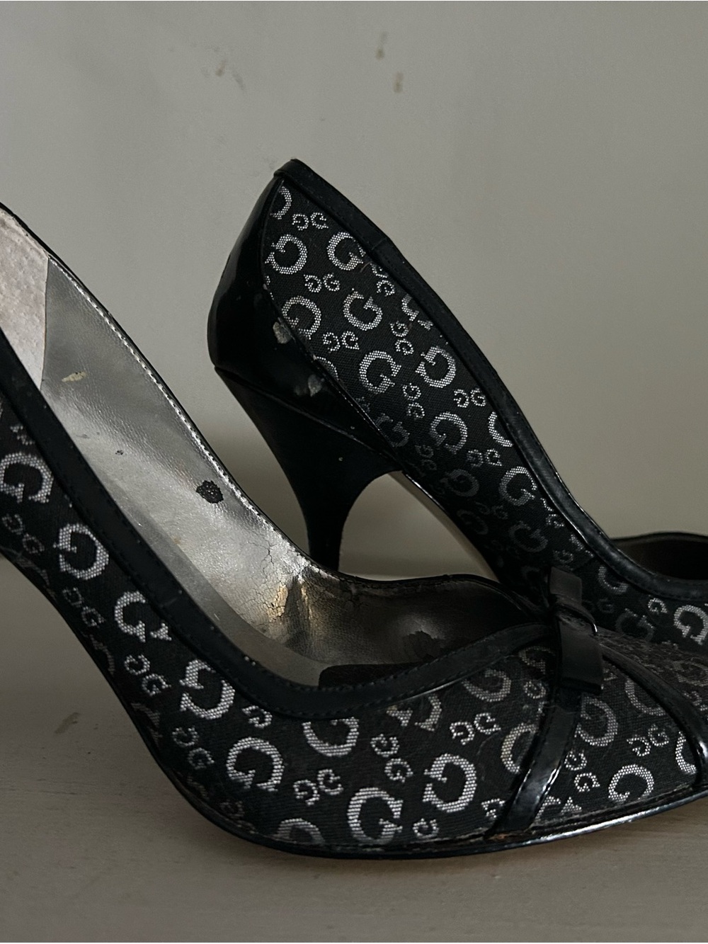 Guess Black Logo-Print Pointed-Toe Stilettos with Patent Trim